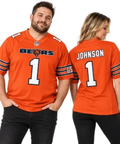 Chicago Bears Jaylon Johnson Orange Jersey – couple view