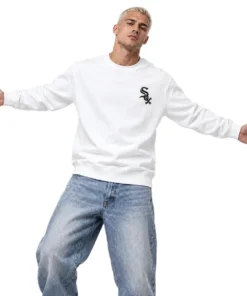 Chicago White Sox White Sweatshirt – model view